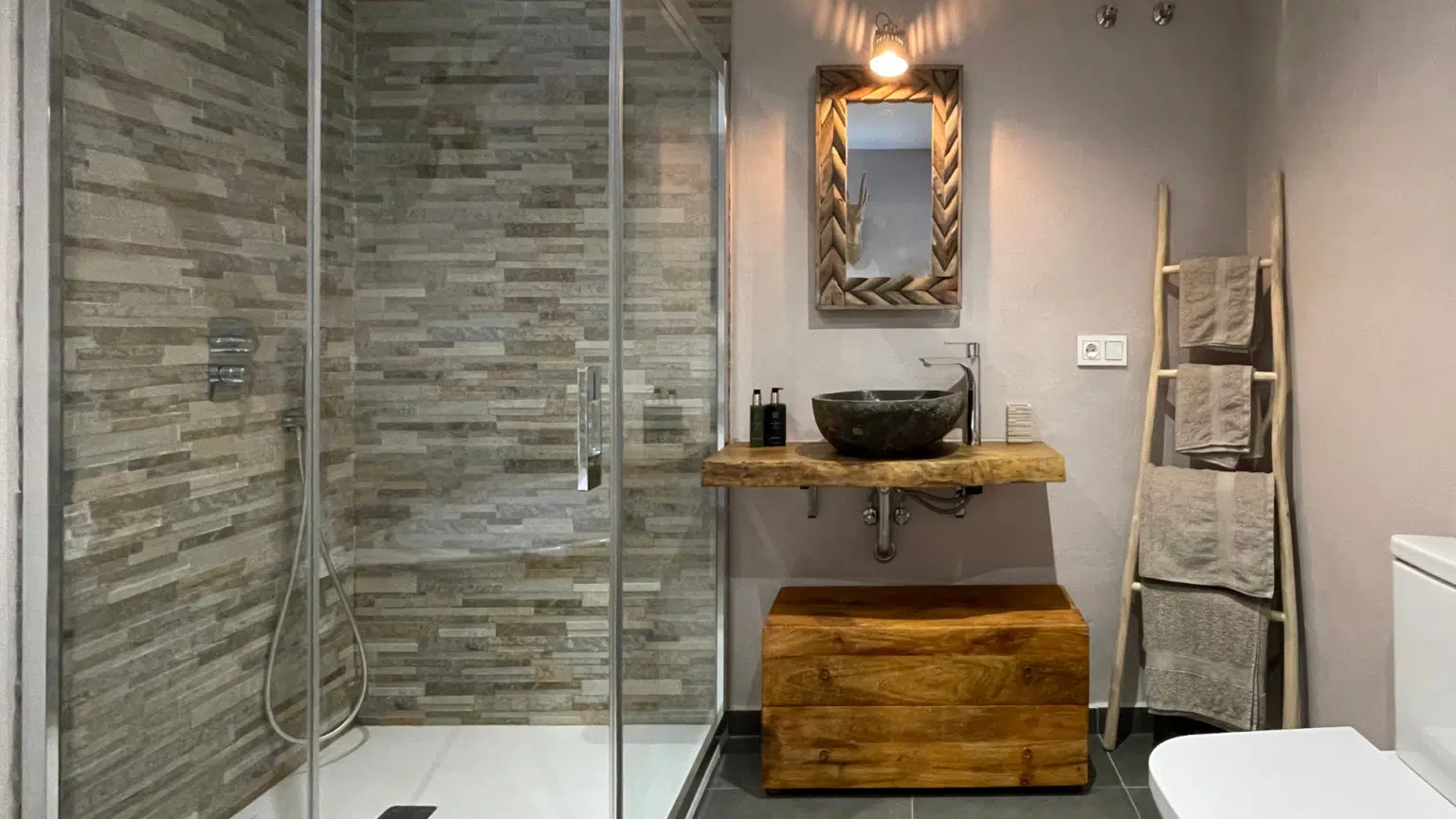 Arizona bathroom 2 crop