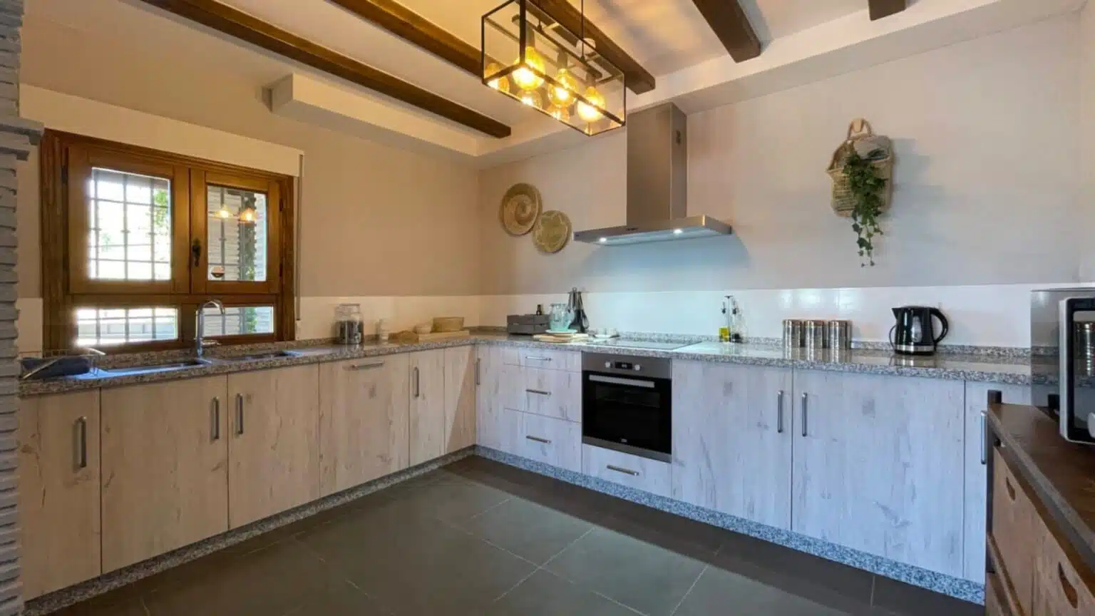 Casa-Eden-catering-kitchen-2-cropped
